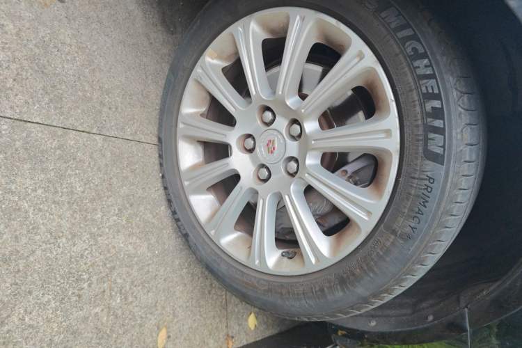 Used Cadillac XTS 2013 28T Elite Edition Right Front Wheel Hub