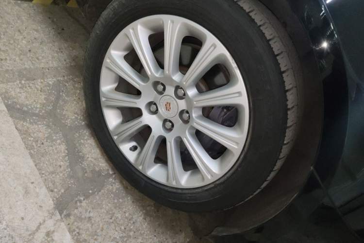 Used Cadillac XTS 2013 28T Comfort Model Right Front Wheel Hub