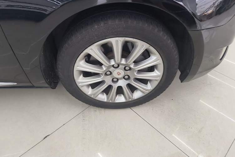 Used Cadillac XTS 2013 28T Comfort Model Right Front Wheel Hub