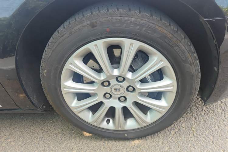 Used Cadillac XTS 2013 28T Elite Edition Right Front Wheel Hub