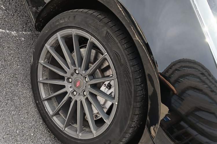 Used Cadillac XTS 2013 28T Leading Model Right Front Wheel Hub