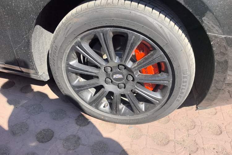 Used Cadillac XTS 2013 28T Luxury Model Right Front Wheel Hub