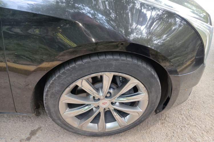 Used Cadillac XTS 2013 36S Platinum Edition Right Front Wheel Hub