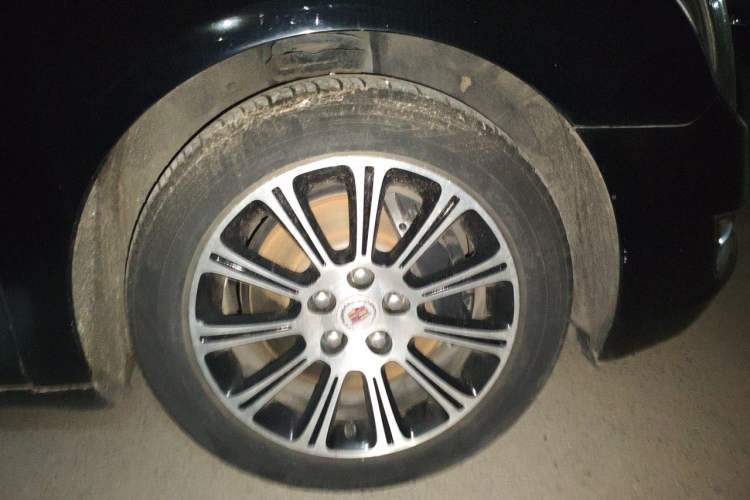 Used Cadillac XTS 2013 28T Comfort Model Right Front Wheel Hub