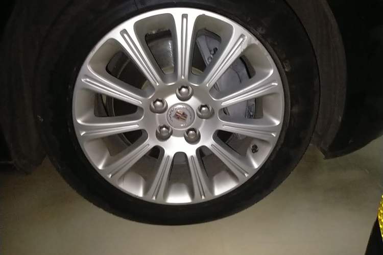 Used Cadillac XTS 2013 28T Luxury Model Right Front Wheel Hub