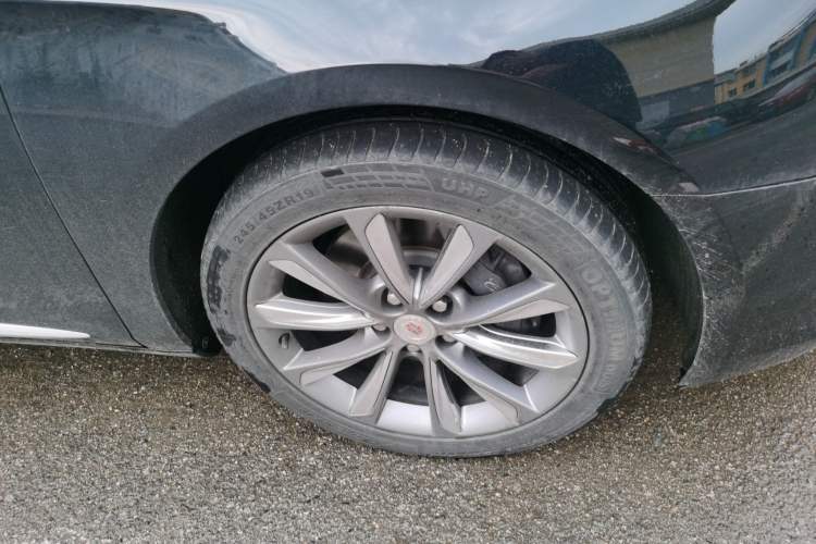 Used Cadillac XTS 2013 36S Platinum Edition Right Front Wheel Hub