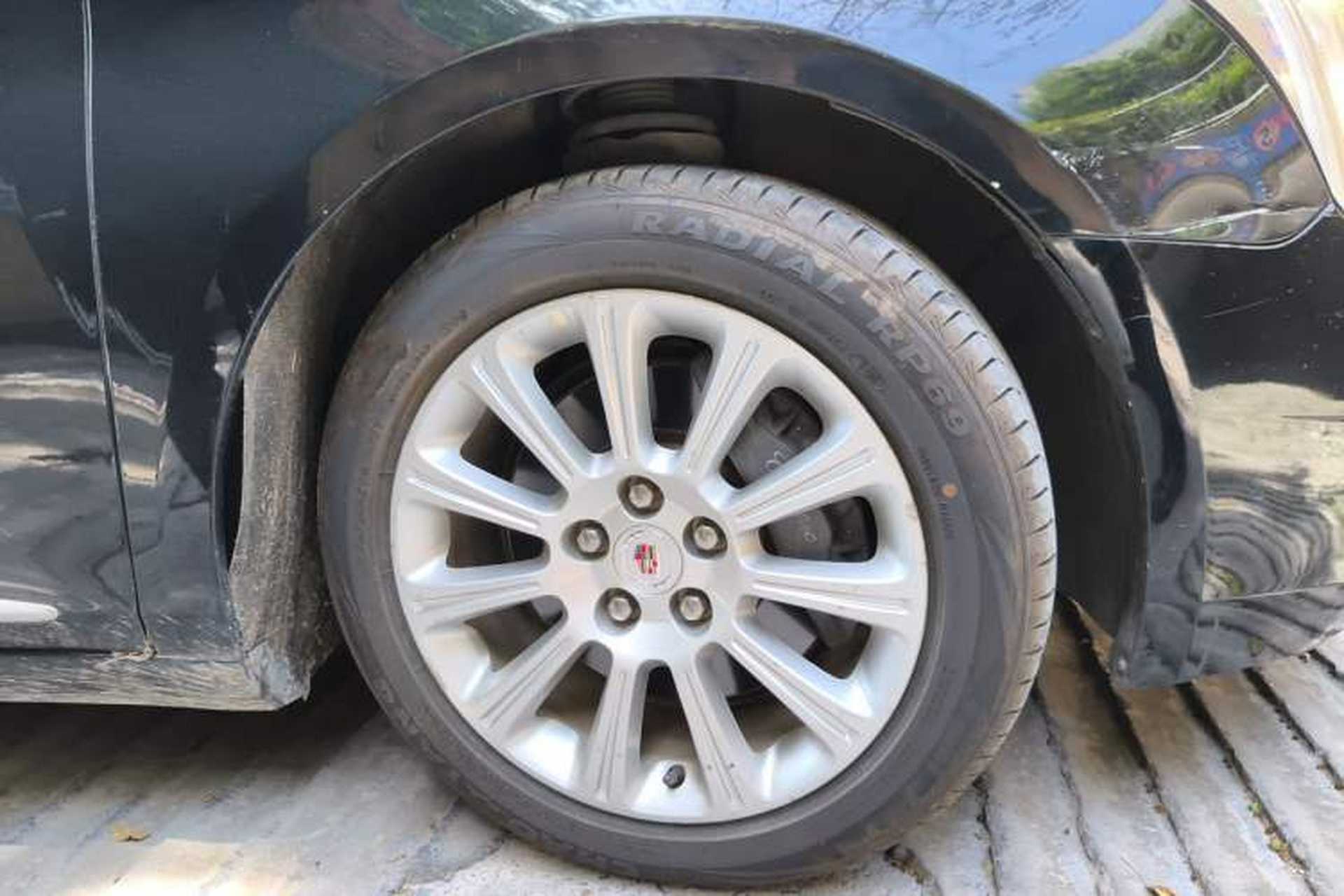 Used Cadillac XTS 2013 28T Comfort Model Right Front Wheel Hub