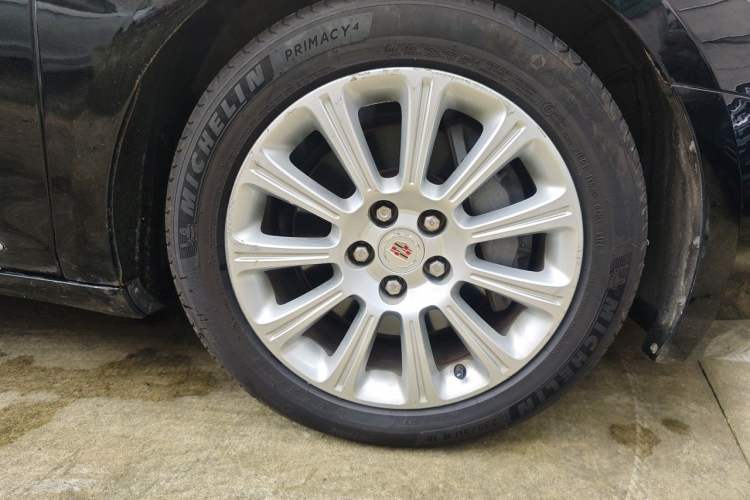Used Cadillac XTS 2013 28T Elite Edition Right Front Wheel Hub
