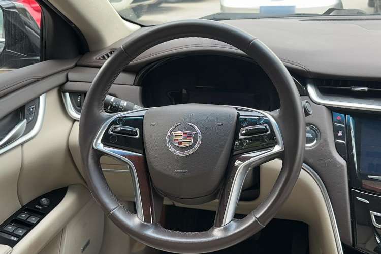 Used Cadillac XTS 2013 28T Comfort Model Steering Wheel