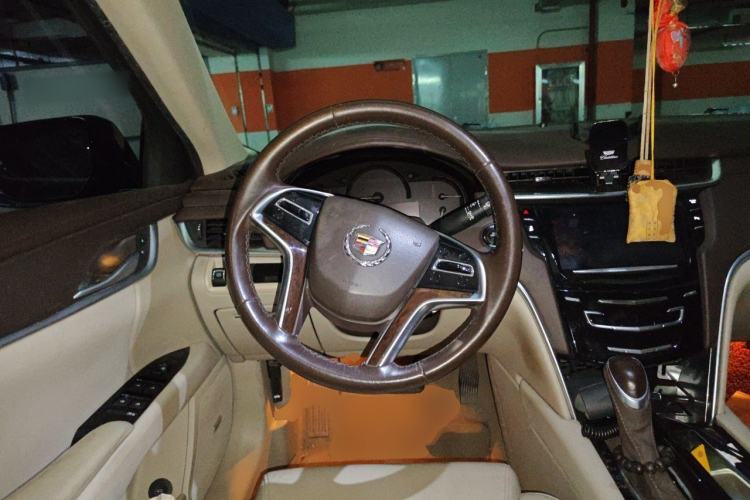 Used Cadillac XTS 2013 28T Comfort Model Steering Wheel
