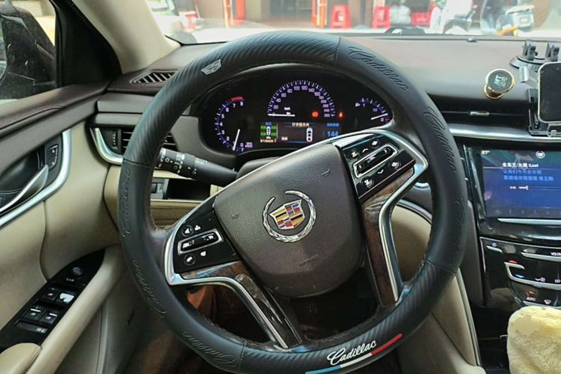 Used Cadillac XTS 2013 28T Comfort Model Steering Wheel