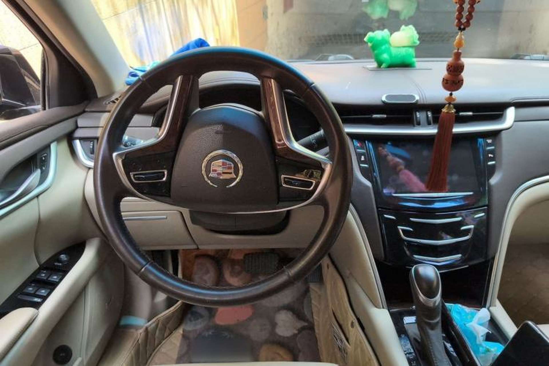 Used Cadillac XTS 2013 28T Comfort Model Steering Wheel