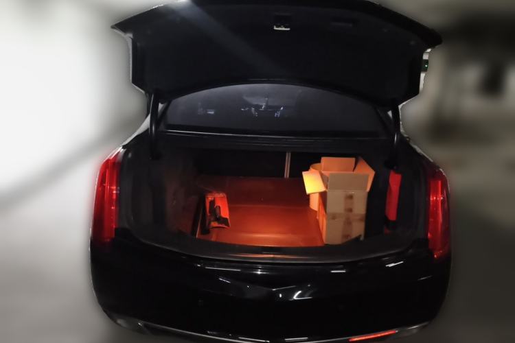 Used Cadillac XTS 2013 28T Luxury Model Trunk