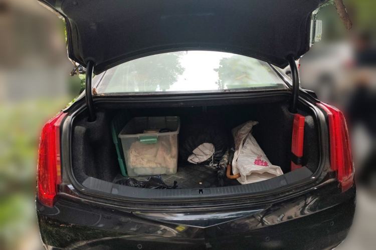 Used Cadillac XTS 2013 28T Comfort Model Trunk