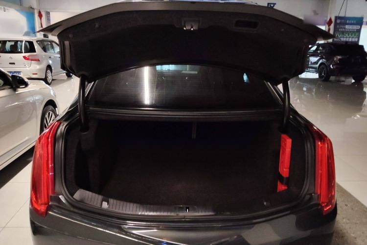 Used Cadillac XTS 2013 28T Luxury Model Trunk