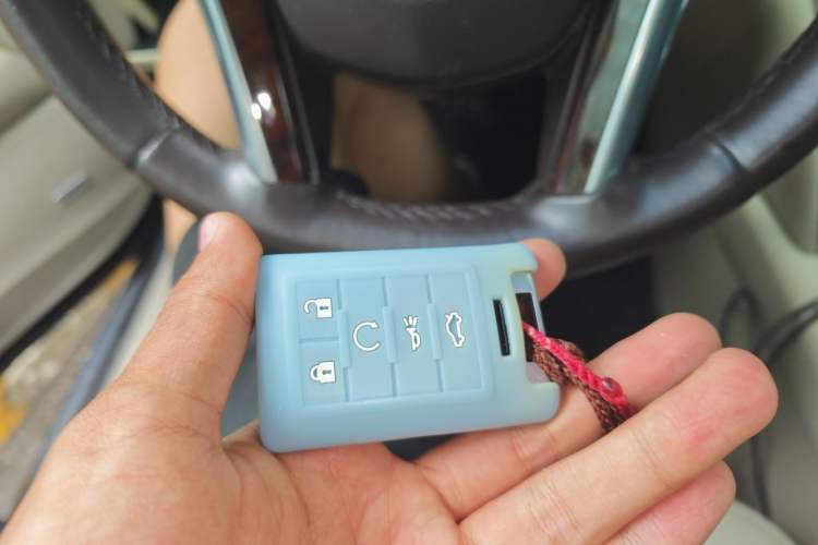 Used Cadillac XTS 2013 28T Elite Edition Vehicle Key