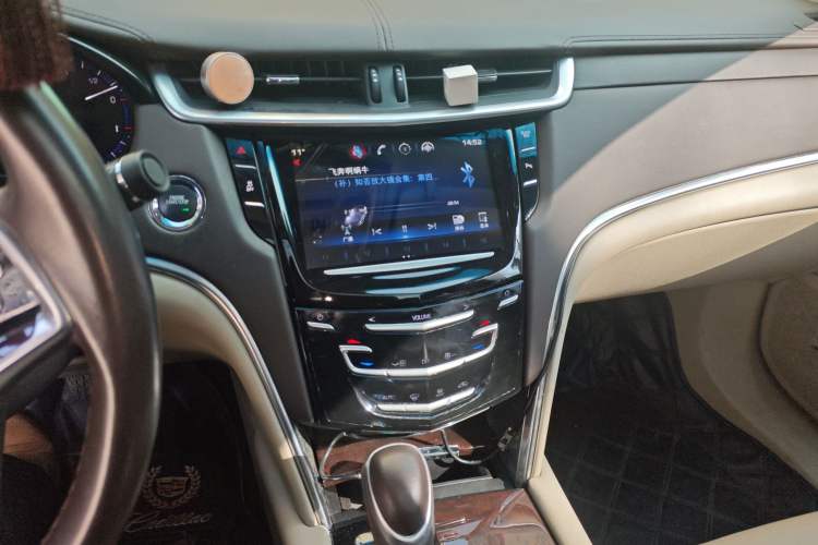 Used Cadillac XTS 2013 28T Comfort Model Audio And AC Panel