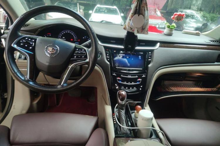 Used Cadillac XTS 2013 28T Luxury Model Center Console