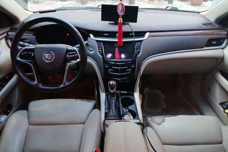 Used Cadillac XTS 2013 28T Luxury Model Center Console