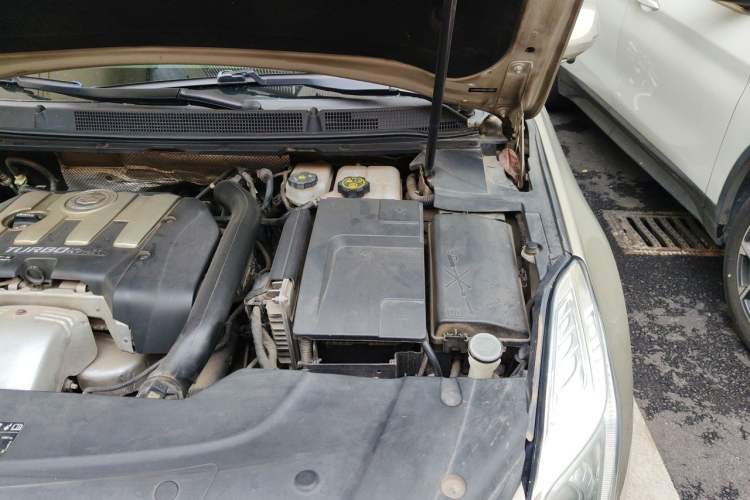 Used Cadillac XTS 2013 28T Comfort Model Engine Bay Left