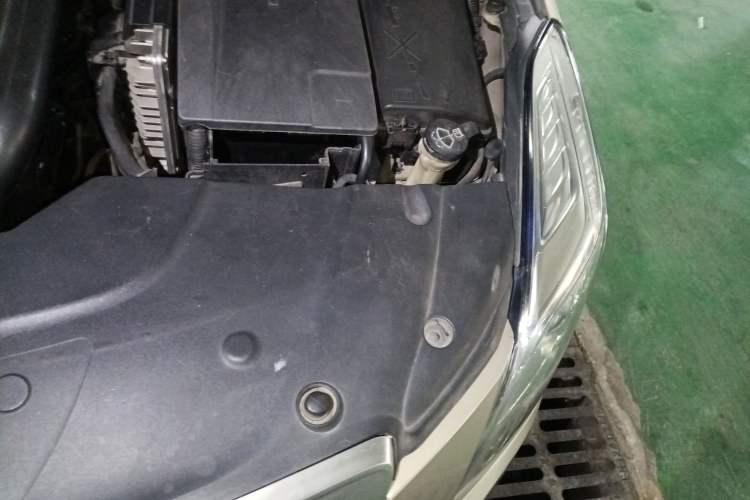 Used Cadillac XTS 2013 28T Comfort Model Engine Bay Left