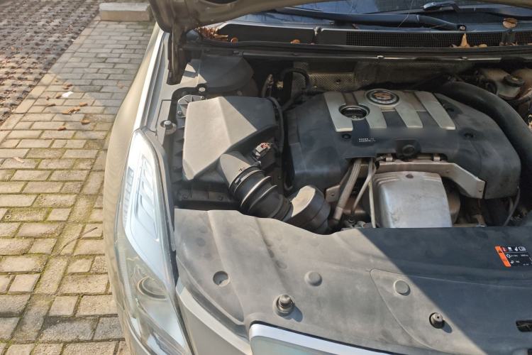 Used Cadillac XTS 2013 28T Comfort Model Engine Bay Right