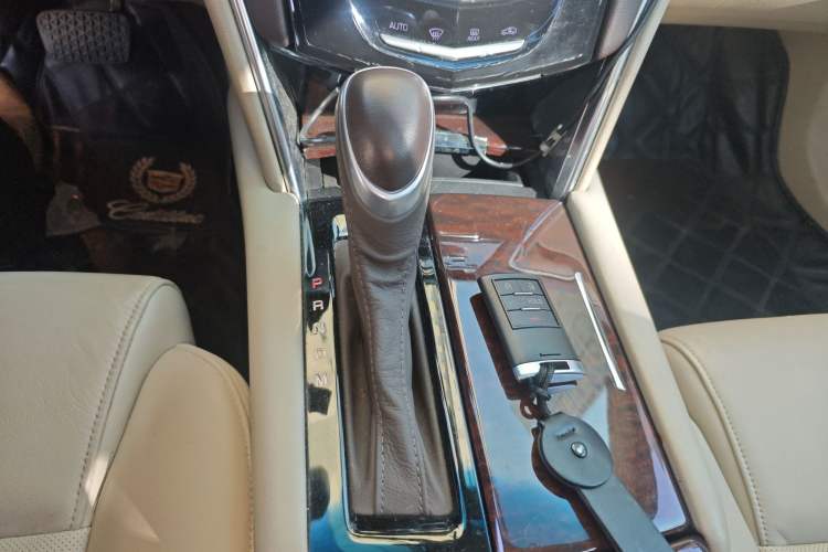 Used Cadillac XTS 2013 28T Comfort Model Gear Lever