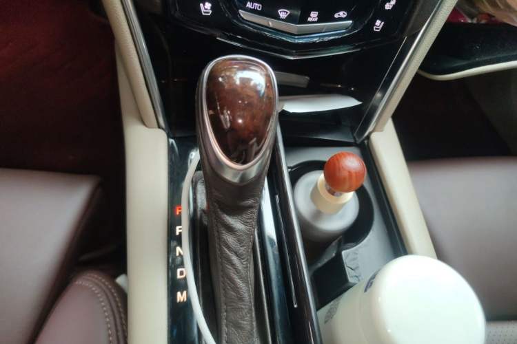 Used Cadillac XTS 2013 28T Luxury Model Gear Lever