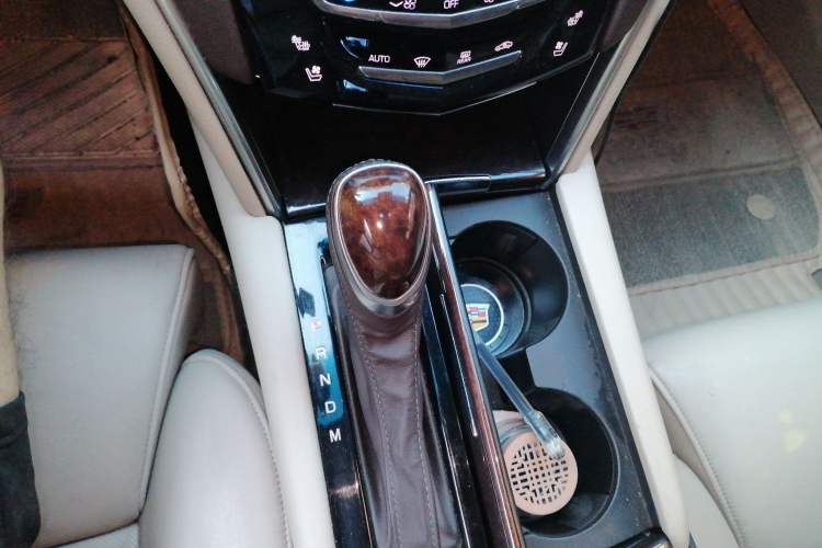 Used Cadillac XTS 2013 28T Luxury Model Gear Lever