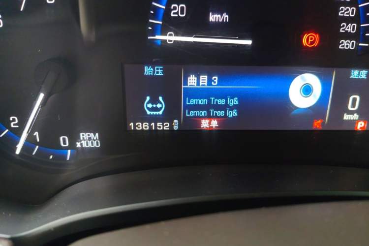 Used Cadillac XTS 2013 28T Comfort Model Odometer Close Up