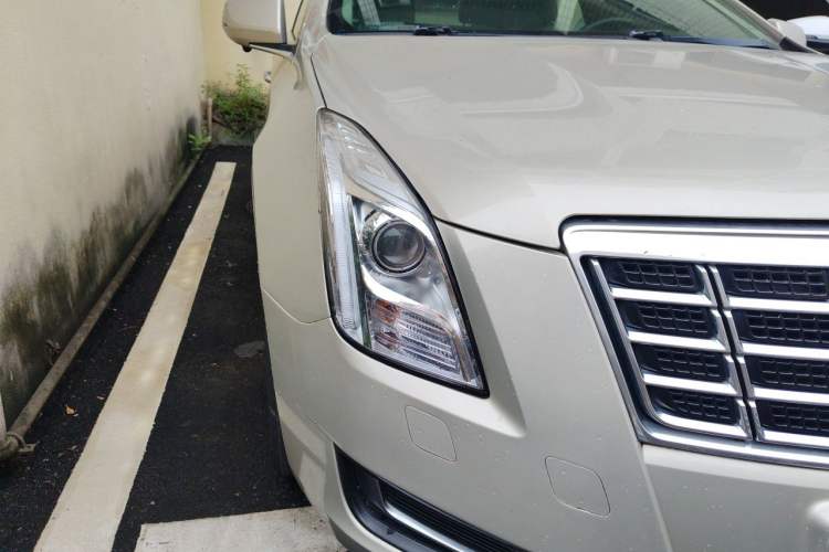 Used Cadillac XTS 2013 28T Comfort Model Right Front Headlight