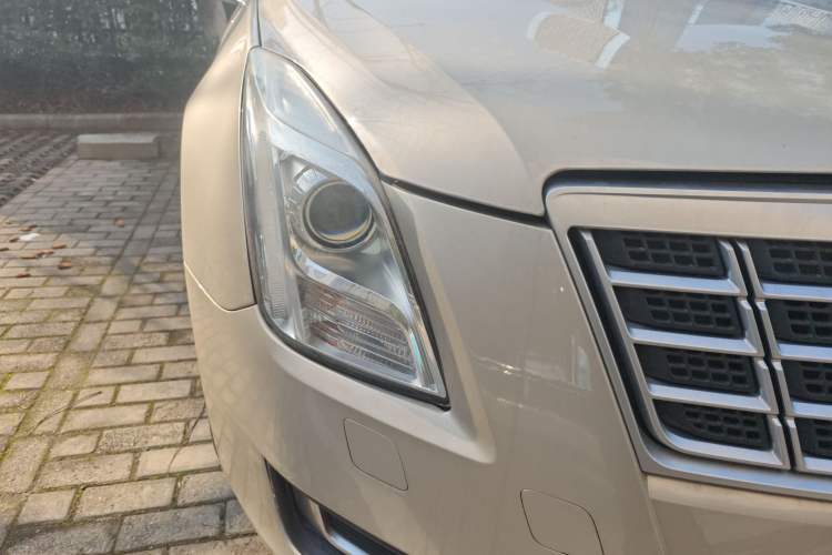 Used Cadillac XTS 2013 28T Comfort Model Right Front Headlight