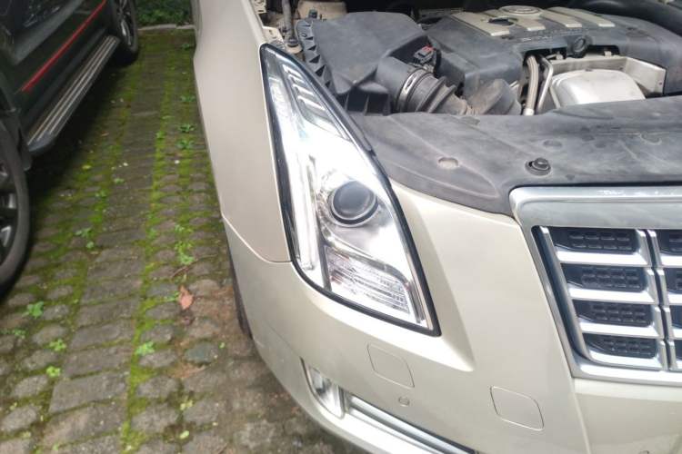 Used Cadillac XTS 2013 28T Luxury Model Right Front Headlight