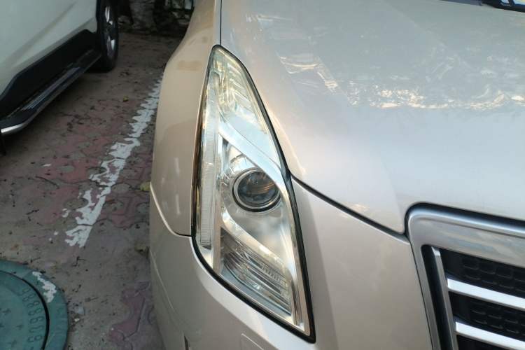 Used Cadillac XTS 2013 28T Luxury Model Right Front Headlight