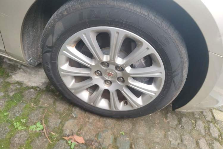 Used Cadillac XTS 2013 28T Luxury Model Right Front Wheel Hub
