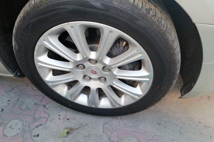 Used Cadillac XTS 2013 28T Luxury Model Right Front Wheel Hub