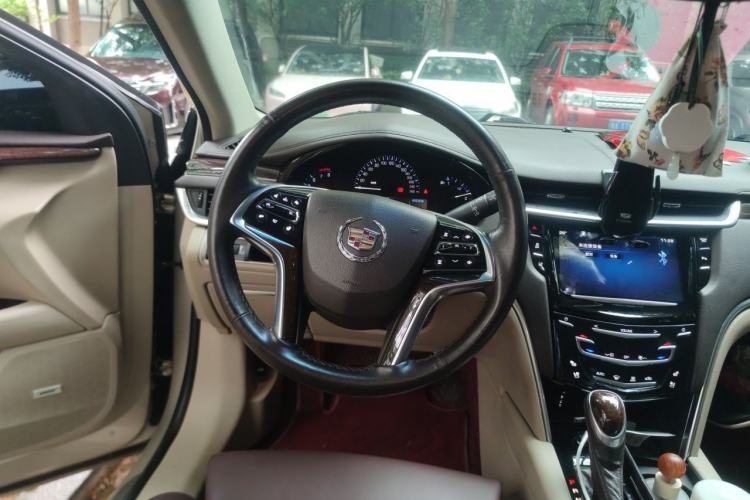 Used Cadillac XTS 2013 28T Luxury Model Steering Wheel