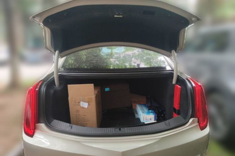 Used Cadillac XTS 2013 28T Luxury Model Trunk