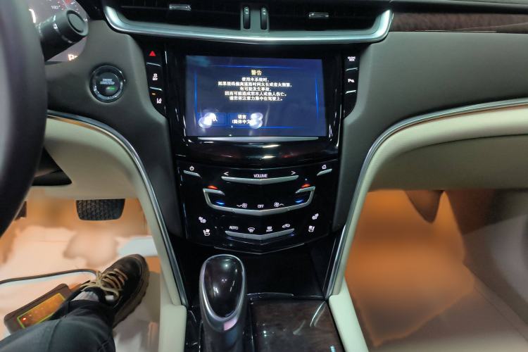 Used Cadillac XTS 2013 28T Leading Model Audio And AC Panel