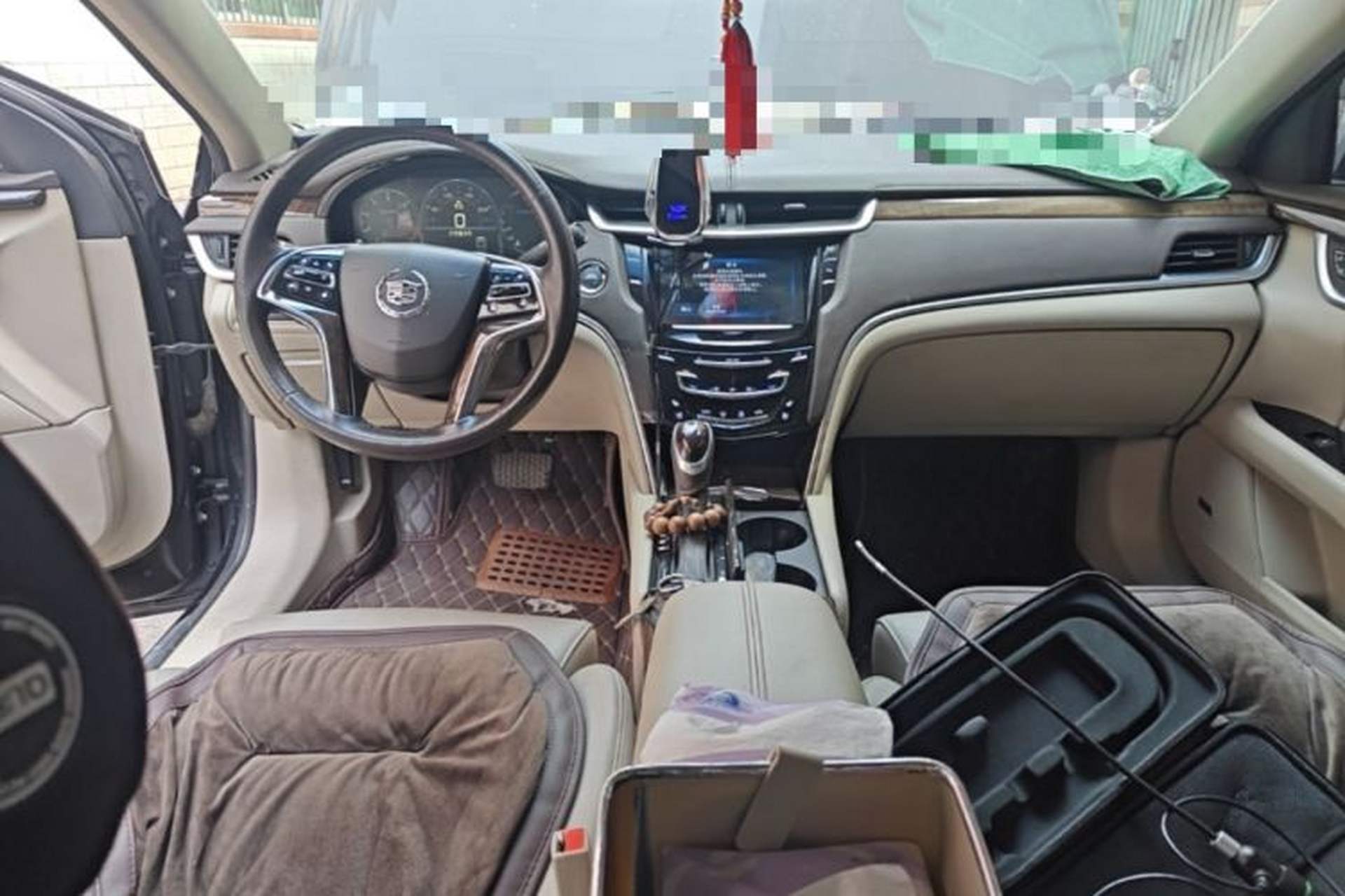 Used Cadillac XTS 2013 36S Platinum Edition Center Console