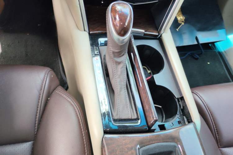 Used Cadillac XTS 2013 28T Tech Model Gear Lever