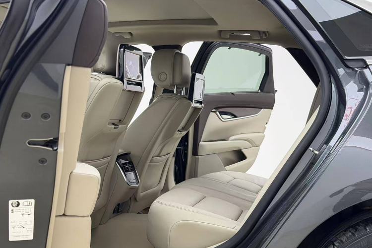 Used Cadillac XTS 2013 28T Leading Model Interior 2