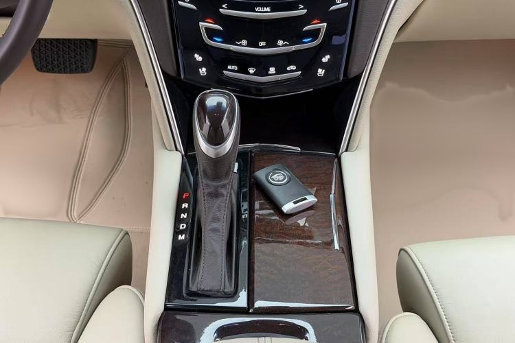 Used Cadillac XTS 2013 28T Leading Model Interior 3