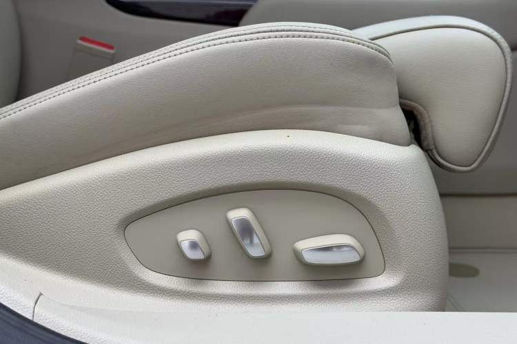 Used Cadillac XTS 2013 28T Leading Model Interior 5