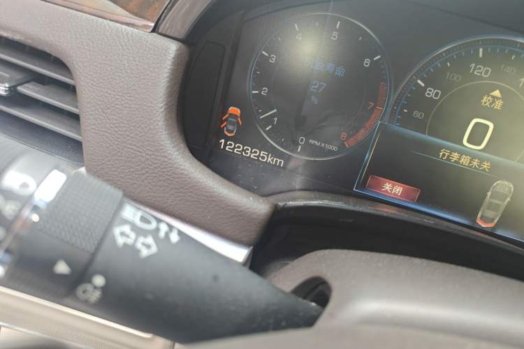 Used Cadillac XTS 2013 36S Platinum Edition Odometer Close Up