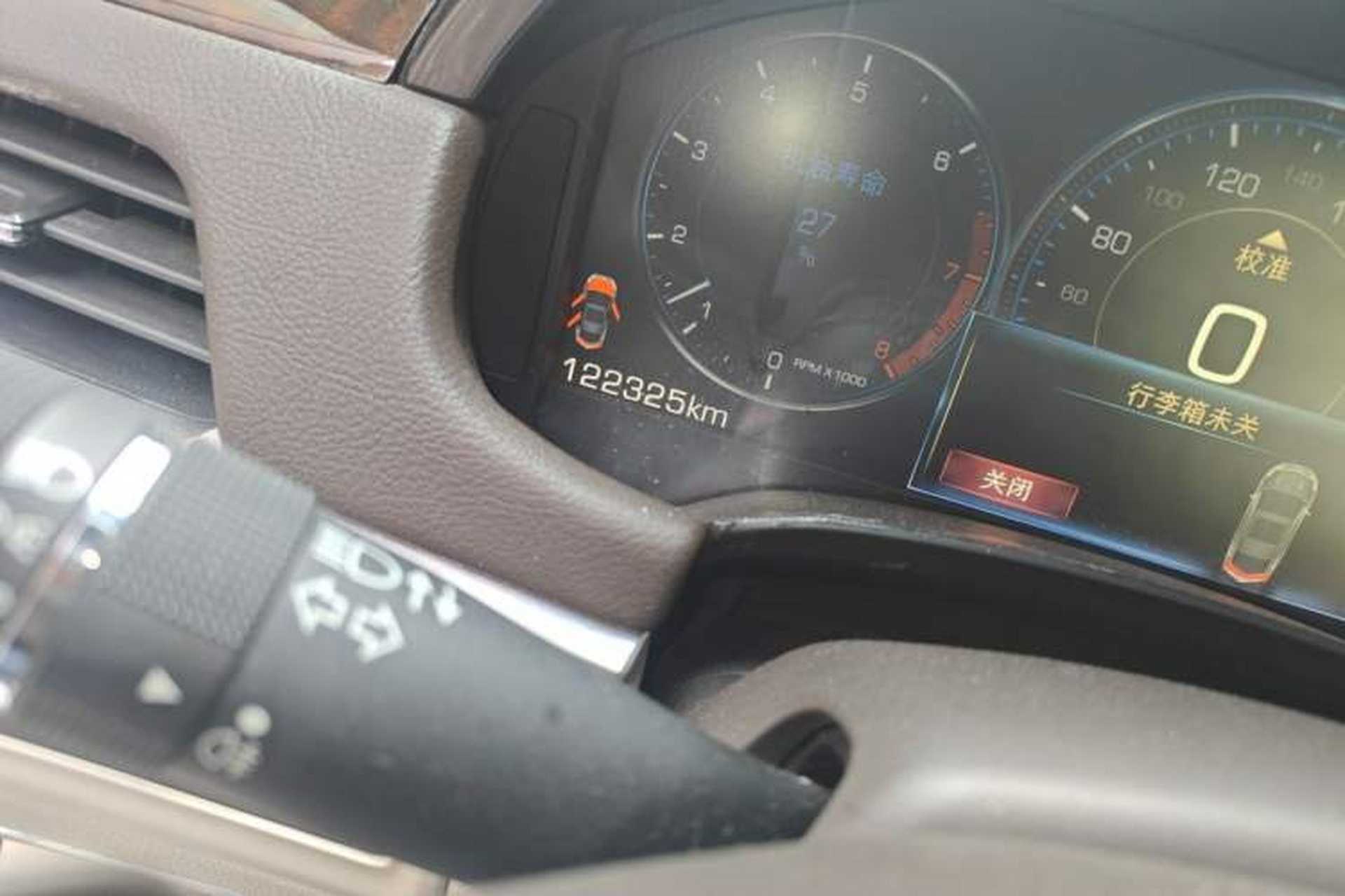 Used Cadillac XTS 2013 36S Platinum Edition Odometer Close Up
