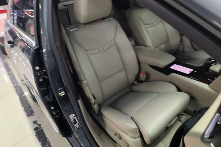 Used Cadillac XTS 2013 28T Leading Model Right Front Seat