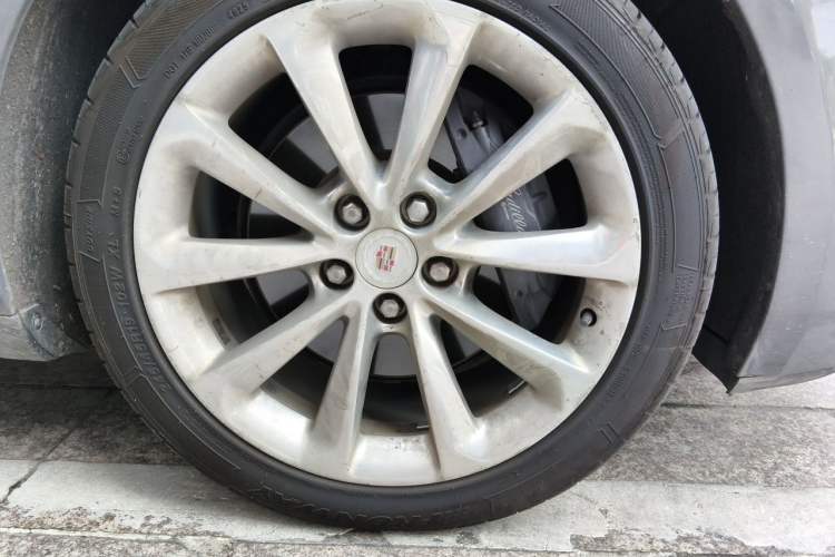 Used Cadillac XTS 2013 28T Leading Model Right Front Wheel Hub