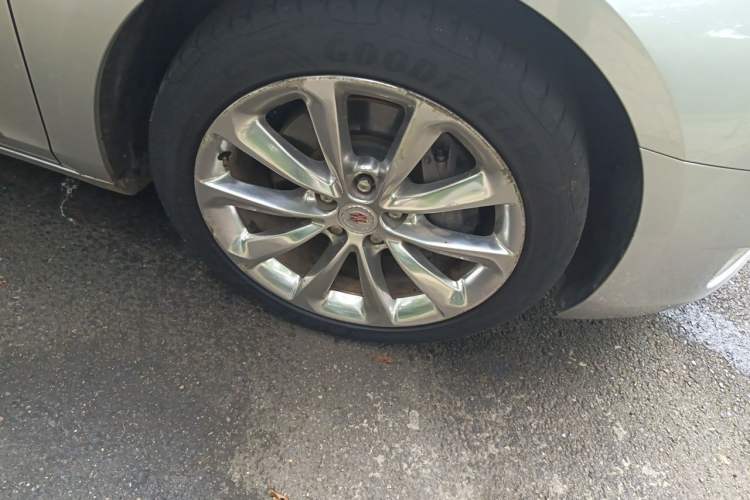 Used Cadillac XTS 2013 28T Leading Model Right Front Wheel Hub