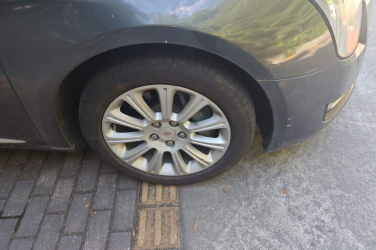 Used Cadillac XTS 2013 28T Elegant Model Right Front Wheel Hub